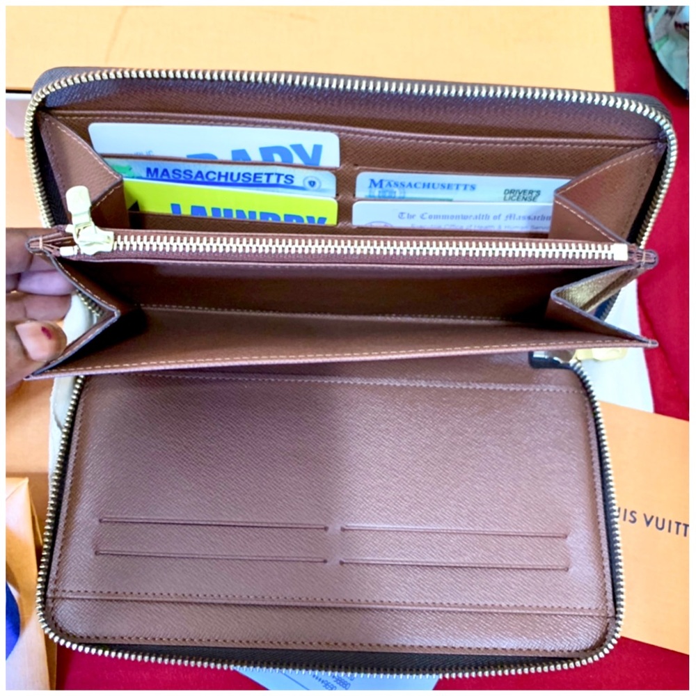 🆕 💯 Authentic Louis Vuitton Zippy Organizer - Picture 7 of 8